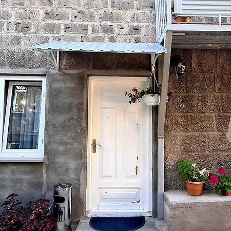 Central Guesthouse غيومري المظهر الخارجي الصورة