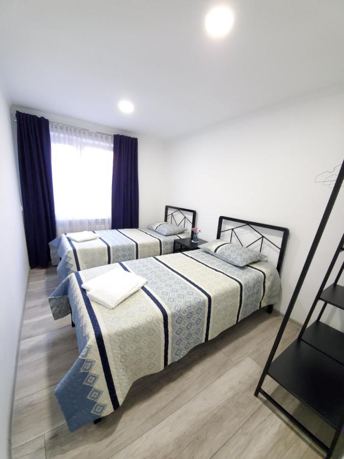 Central Guesthouse غيومري المظهر الخارجي الصورة