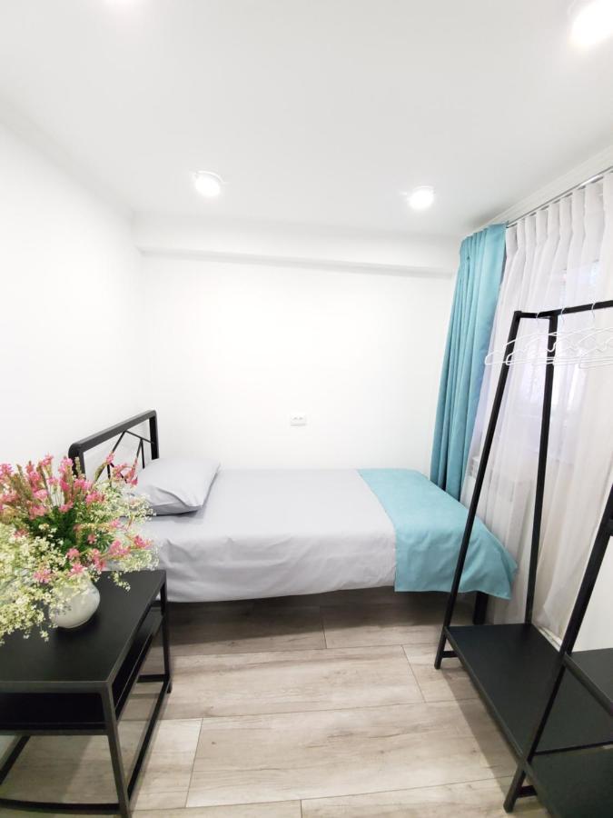 Central Guesthouse غيومري المظهر الخارجي الصورة